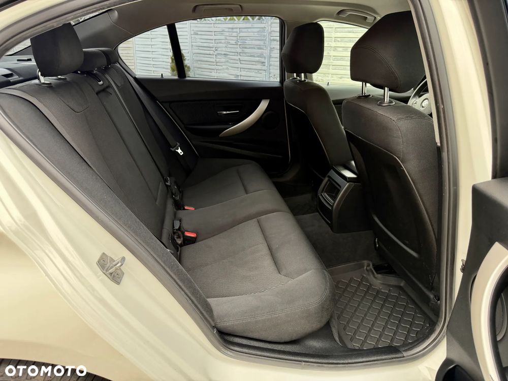 BMW Seria 3 318i - 19