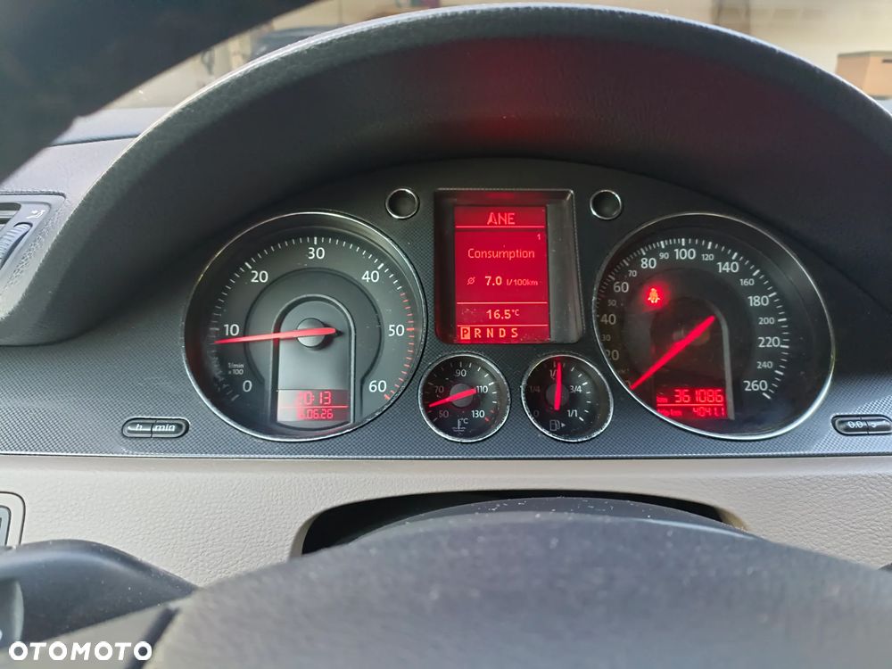 Volkswagen Passat 2.0 TDI Comfortline DSG - 10