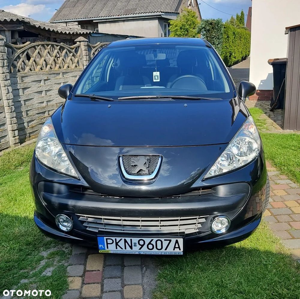 Peugeot 207 - 1