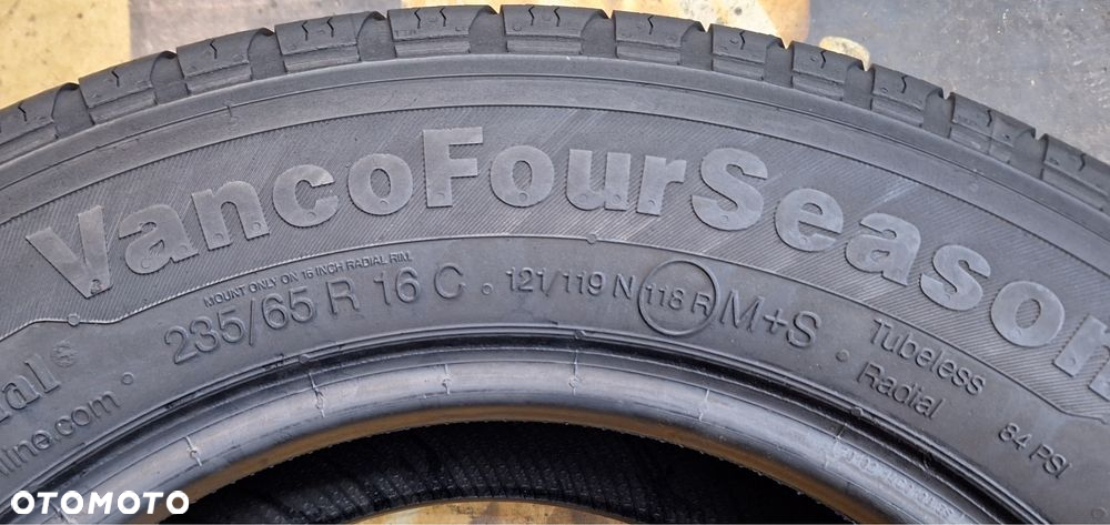 Opoony do Busa 235 65 R 16C 113/116 Continental VancoFourSeason - 7