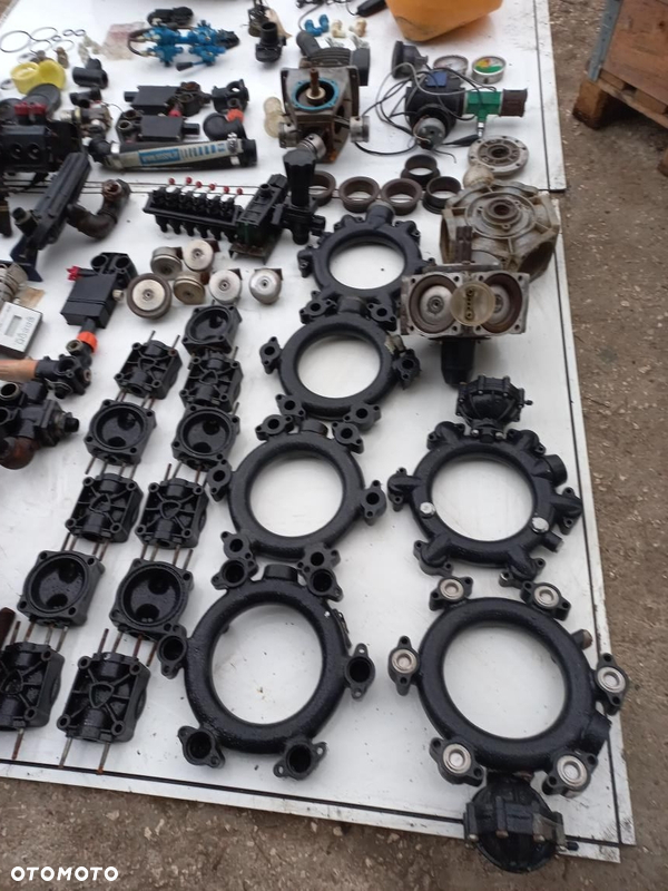 Części do opryskiwacza CARUELLE ARCA OLIMPIA  250 kolektor tłoczny,tłoczący pompy,750420,elektrozawór.rozdzielacz, pompa,obudowa,reduktor,zawór,odstojnik.ANNOVI REVERBERI AR MEDIA,HARDI