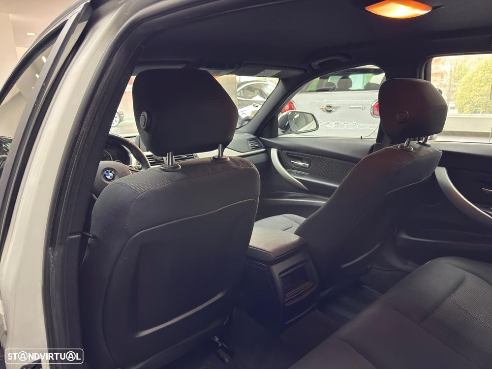 BMW 320 d EfficientDynamics Auto Line Sport - 28