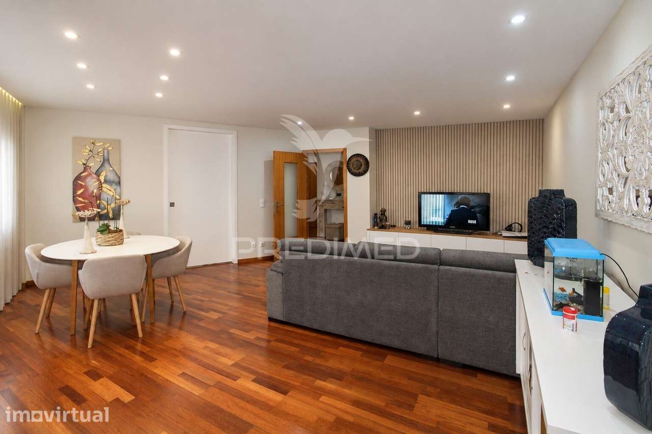 T3 duplex com varanda, lugar de garagem e arrumos em Pedrouços - Grande imagem: 5/32