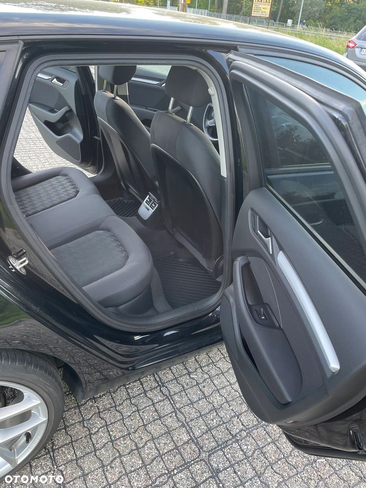 Audi A3 Sportback 1.6 TDI DPF Ambiente - 17