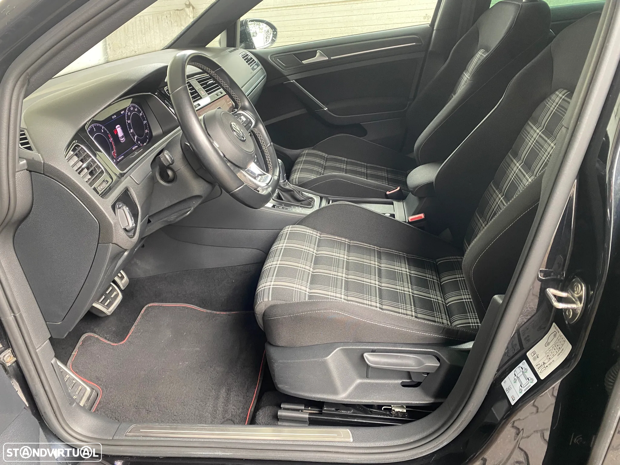 VW Golf 2.0 TDi GTD DSG - 12