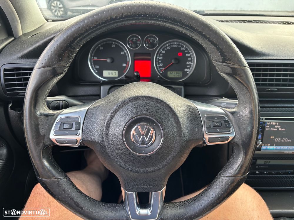 VW Passat 1.9 TDi Highline - 11