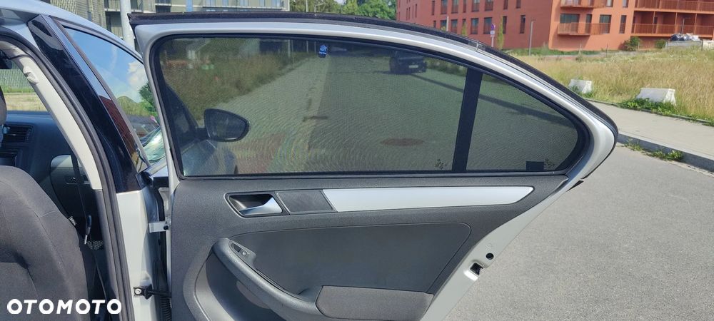 Volkswagen Jetta 1.6 TDI Trendline - 29