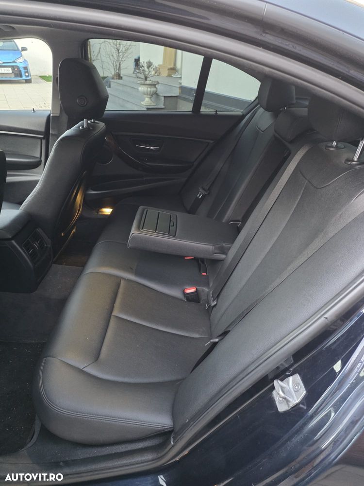 BMW Seria 3 320i Aut. Luxury Line - 8