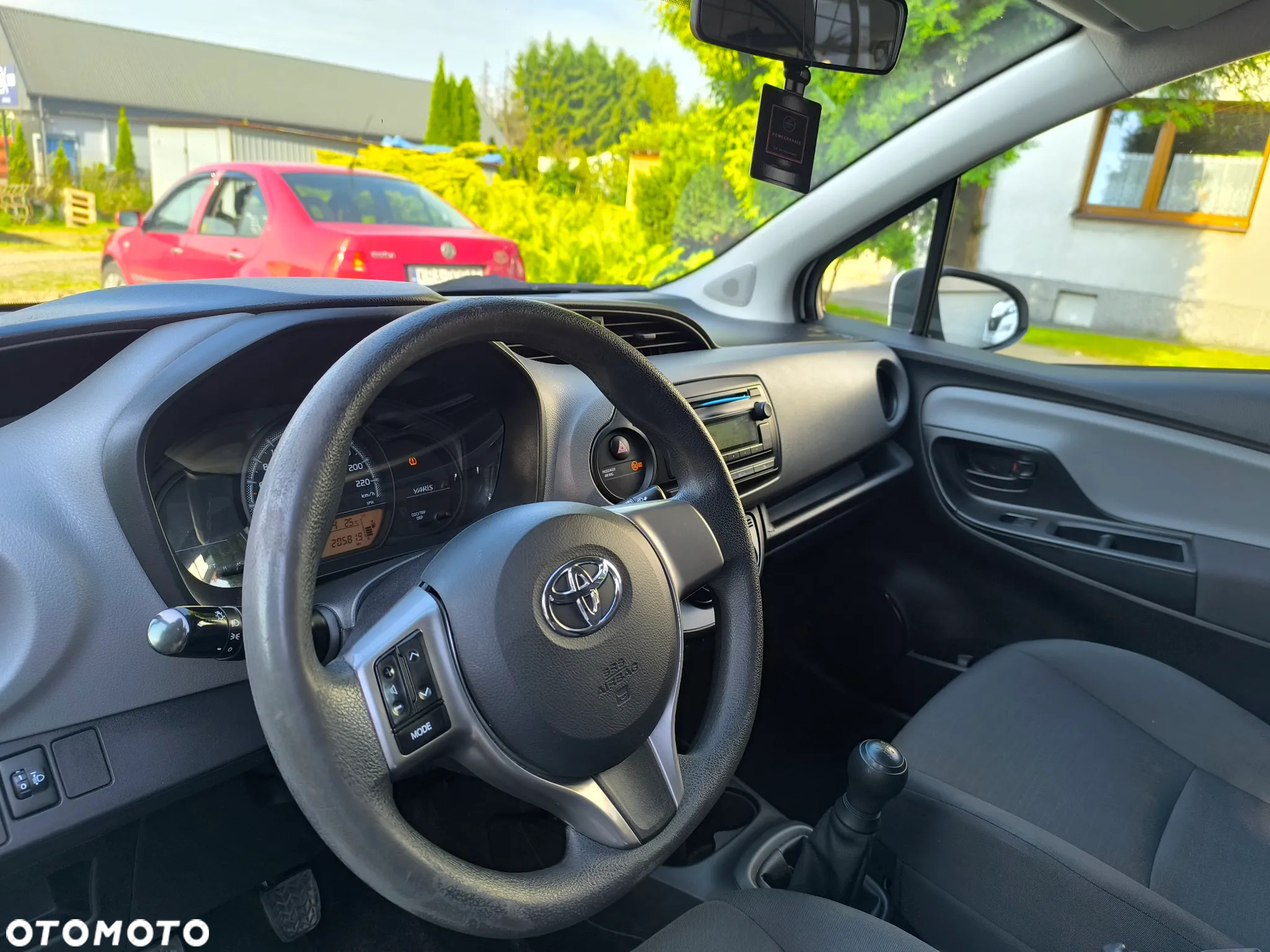 Toyota Yaris Van - 8