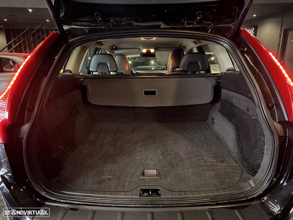 Volvo XC 60 2.0 D4 R-Design Start/Stop - 32