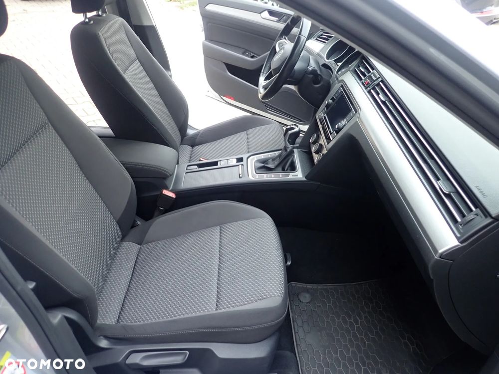 Volkswagen Passat - 6