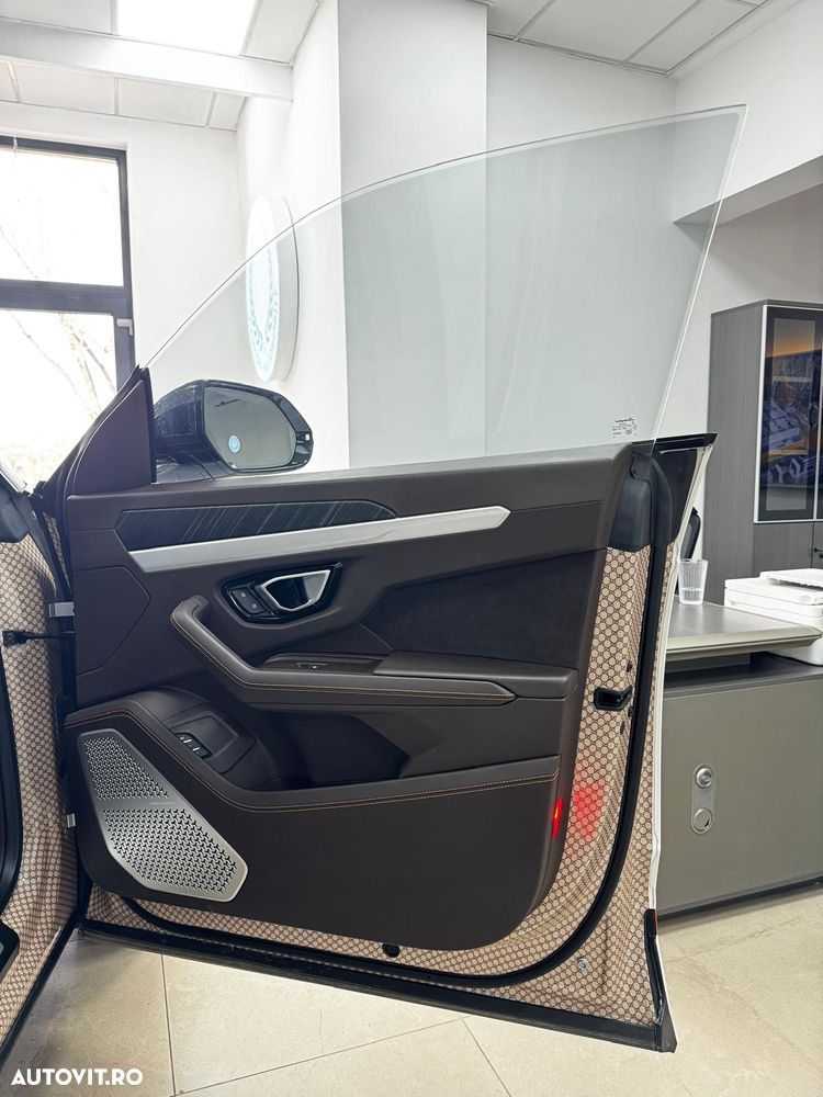 Lamborghini URUS Standard - 22