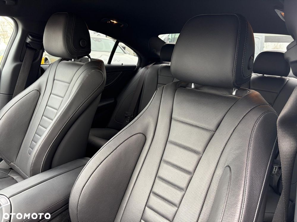 Mercedes-Benz CLS 300 d 4-Matic AMG - 15