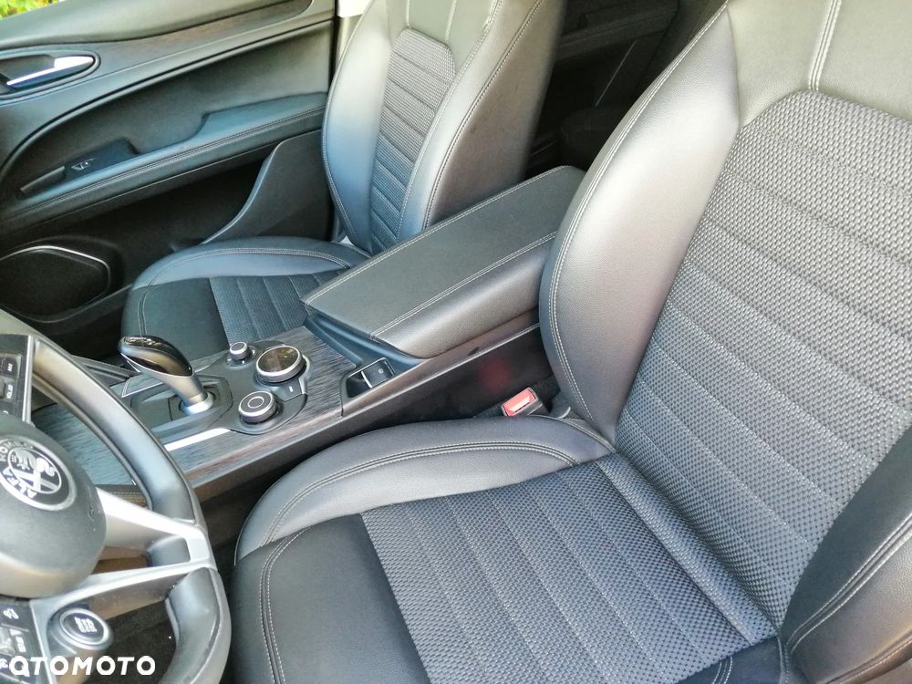 Alfa Romeo Stelvio - 12