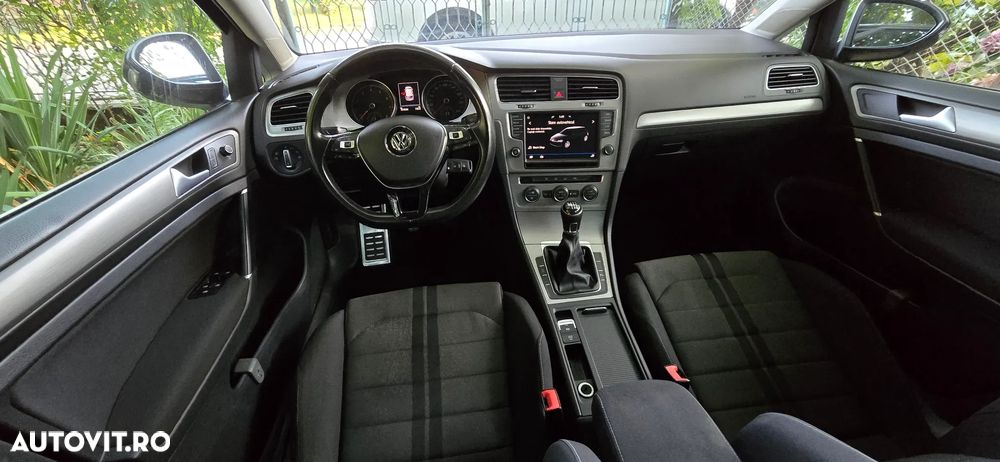 Volkswagen Golf - 8