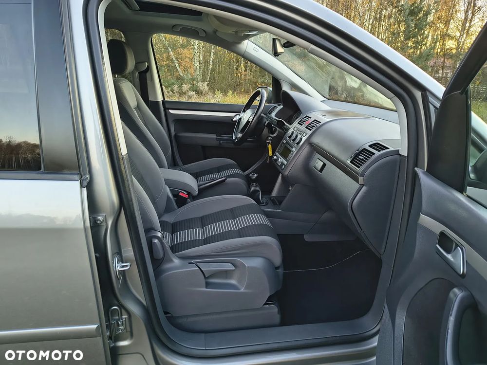 Volkswagen Touran - 21