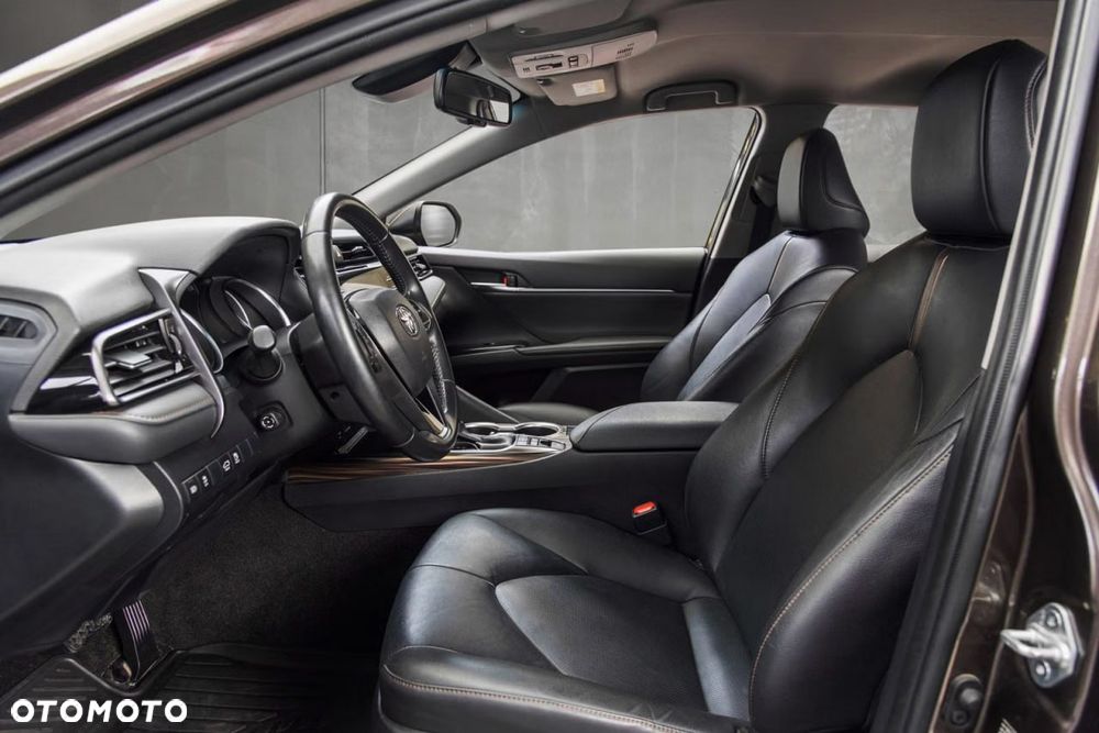 Toyota Camry 2.5 Hybrid Executive CVT - 20