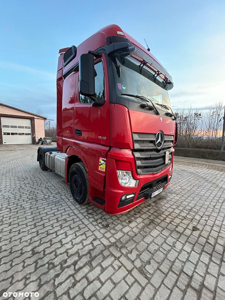 Mercedes-Benz Actros - 3
