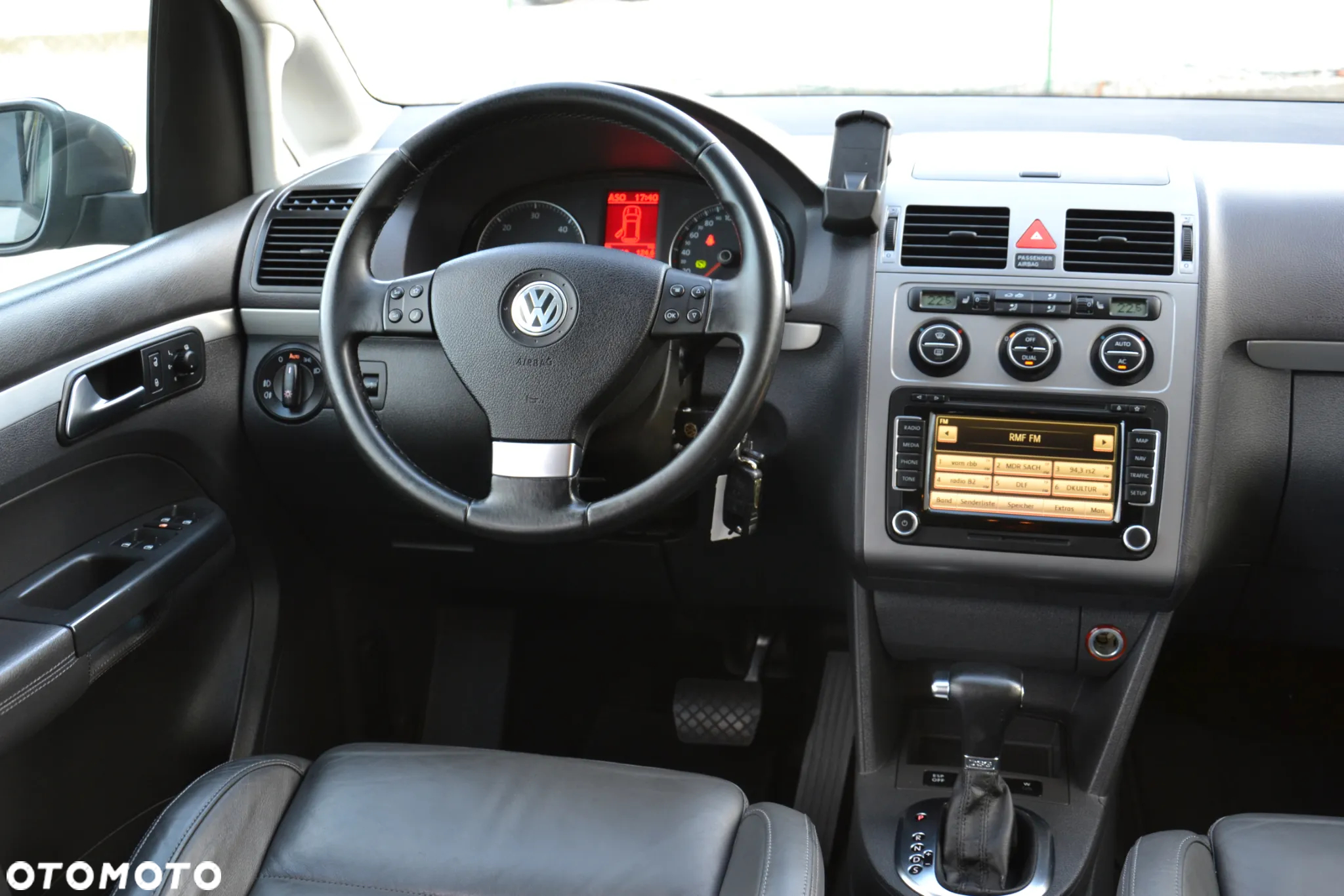 Volkswagen Touran 2.0 TDI DPF Highline DSG - 23