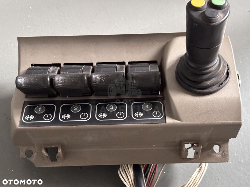 Case Magnum Puma Joystick Panel Przełącznik Przycisk 90493671 84208739 - 3