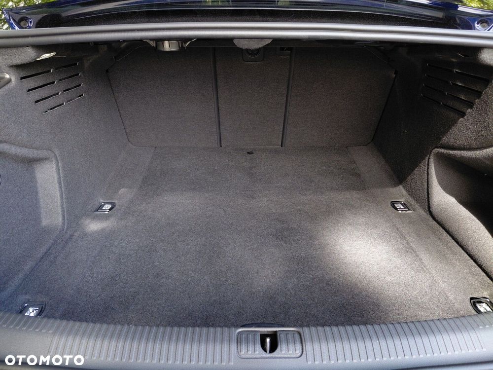 Audi A4 Limousine - 35