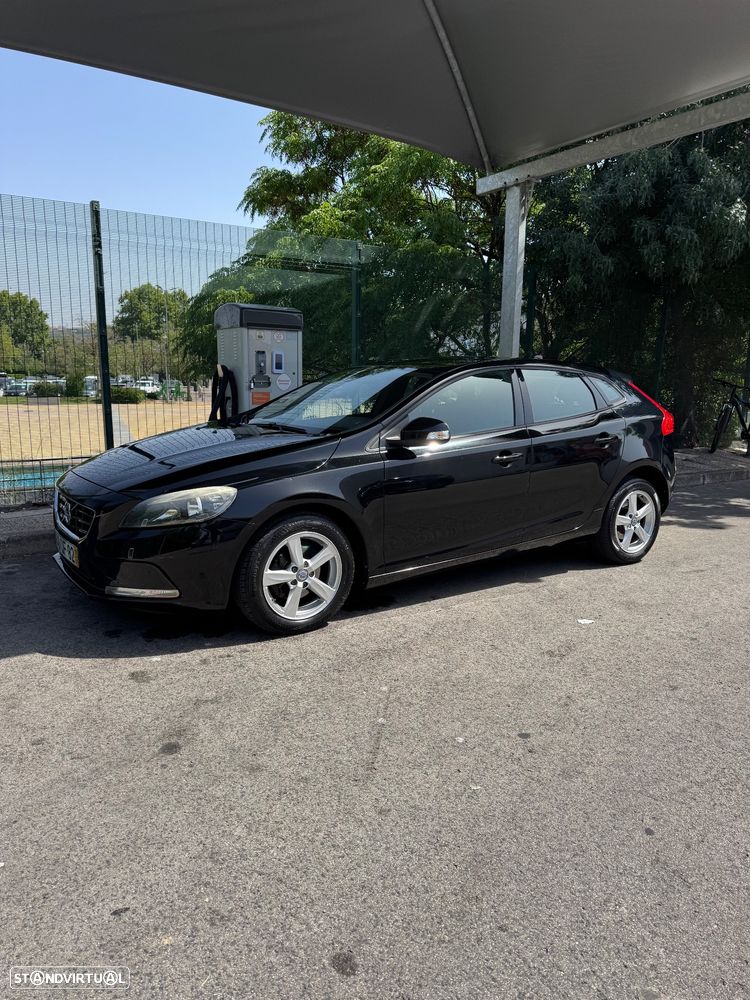 Volvo V40 2.0 D2 Momentum - 1