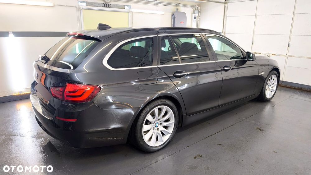 BMW Seria 5 530d xDrive Sport-Aut - 10