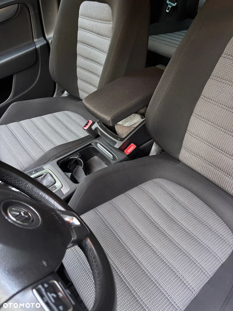 Volkswagen Passat - 31