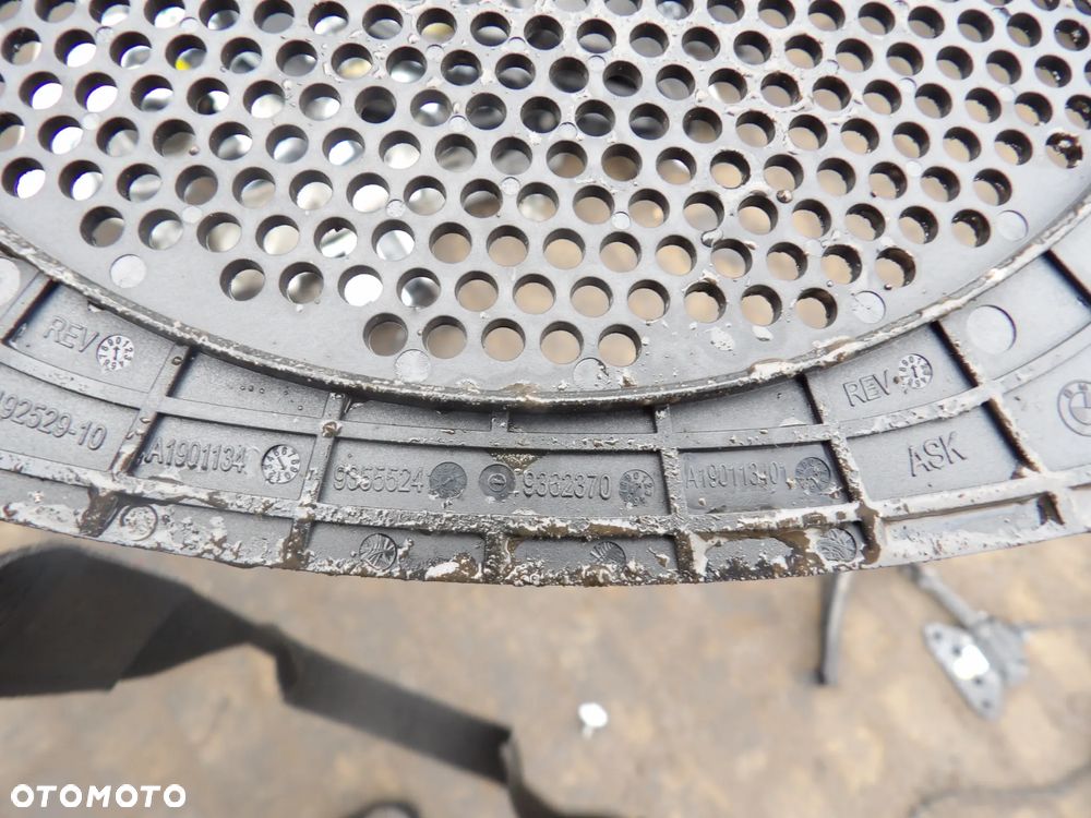 BMW - G31,G30 - OSŁONA GŁOŚNIKA NISKOTONOWEGO - 9362370 - 2