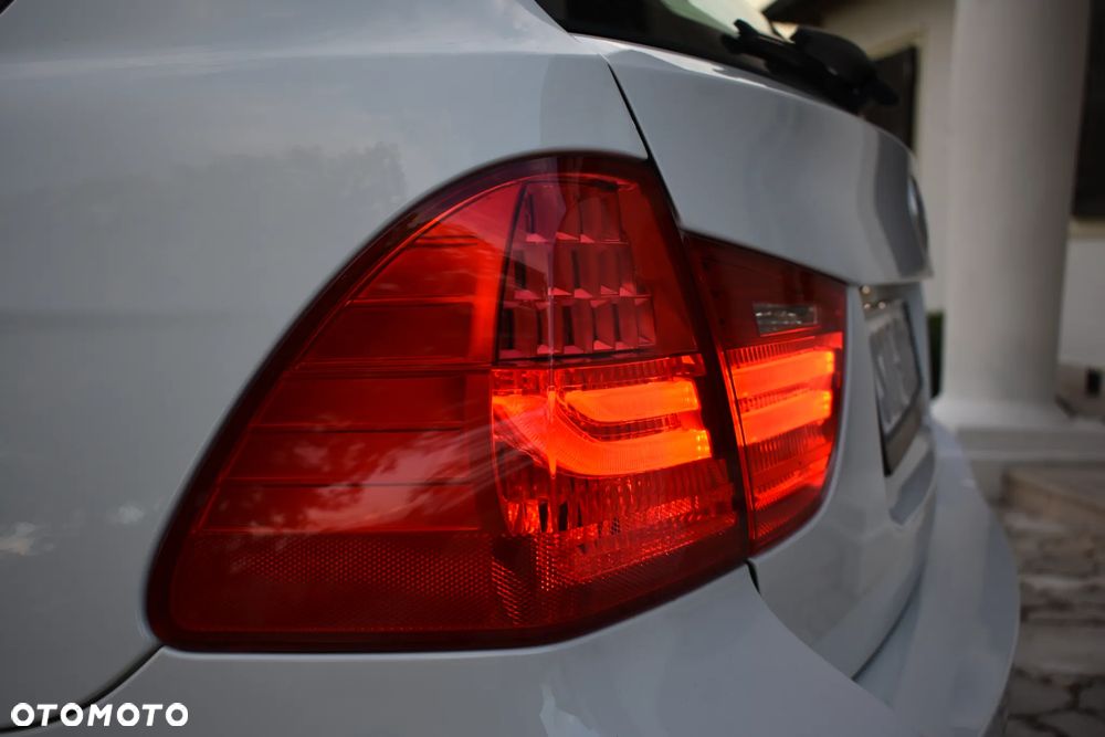 BMW Seria 3 318d - 11