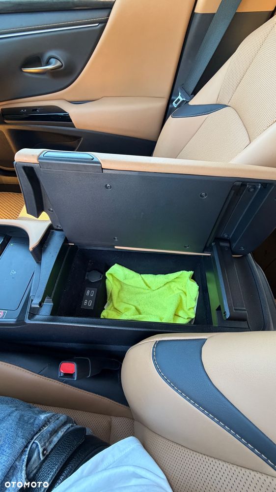 Lexus ES 300h Business Edition - 26