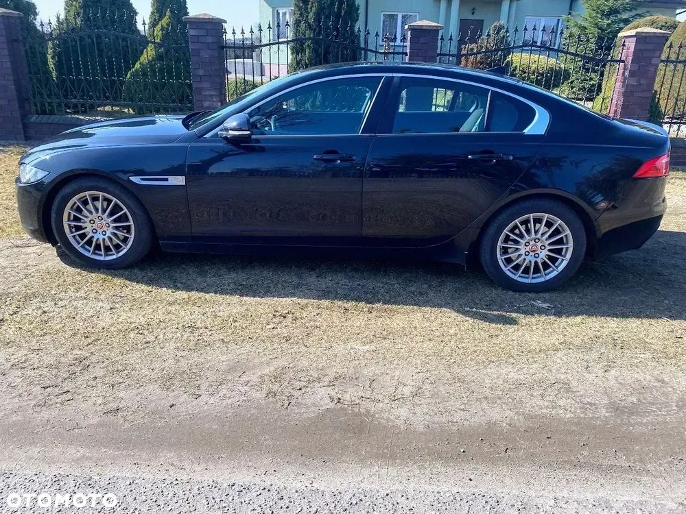 Jaguar XE - 1