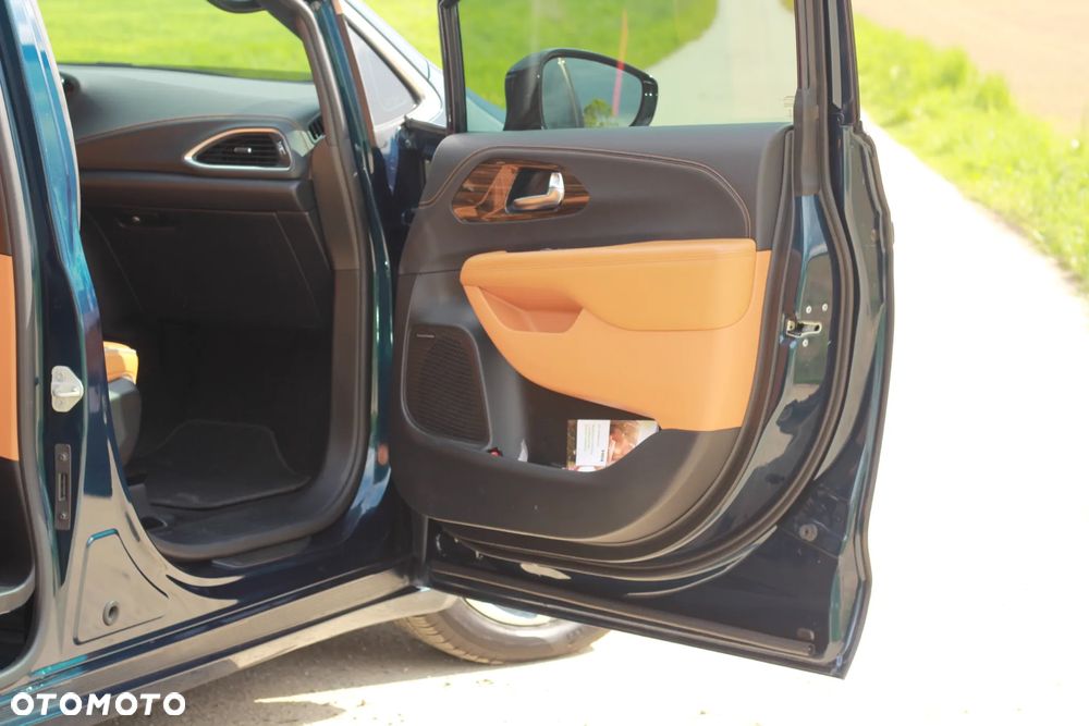 Chrysler Pacifica - 28