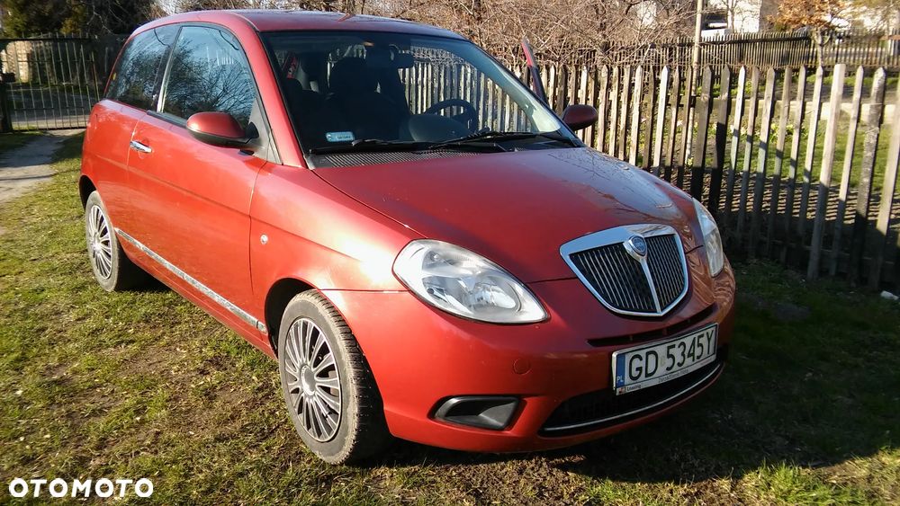 Lancia Ypsilon 1.4 8V Oro (4 os.) - 1