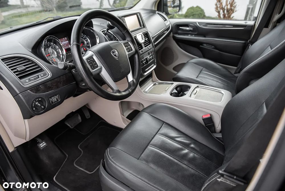 Lancia Voyager 3.6 Platinum - 17