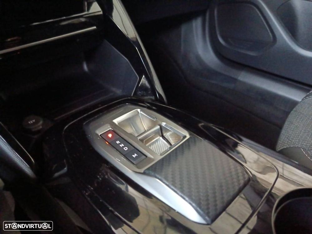 Peugeot 2008 1.2 Hybrid Allure e-DCS6 - 18