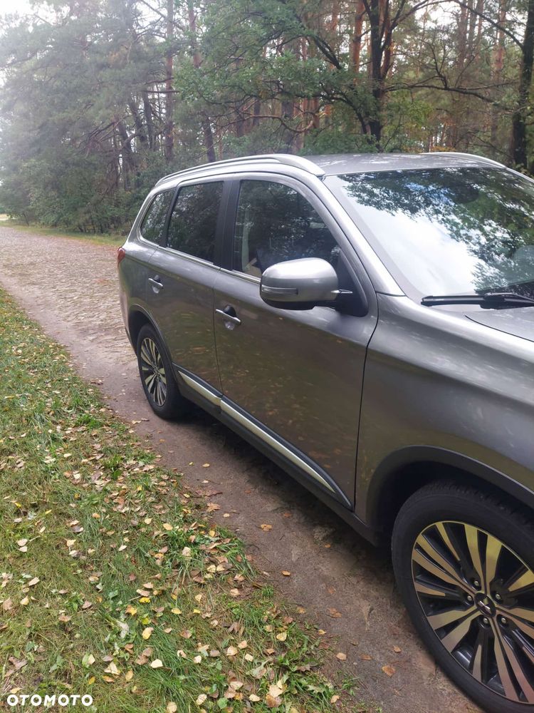 Mitsubishi Outlander 2018 photo 2
