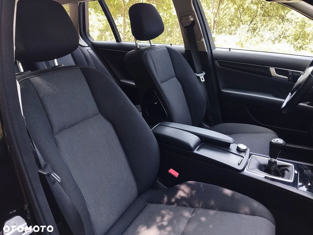 Mercedes-Benz Klasa C 180 T BlueEFFICIENCY - 19