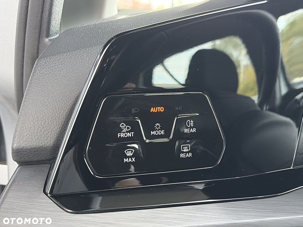 Volkswagen Golf 1.5 eTSI Style DSG - 24