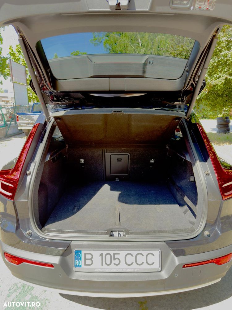 Volvo XC 40 D3 AWD Momentum Pro - 24