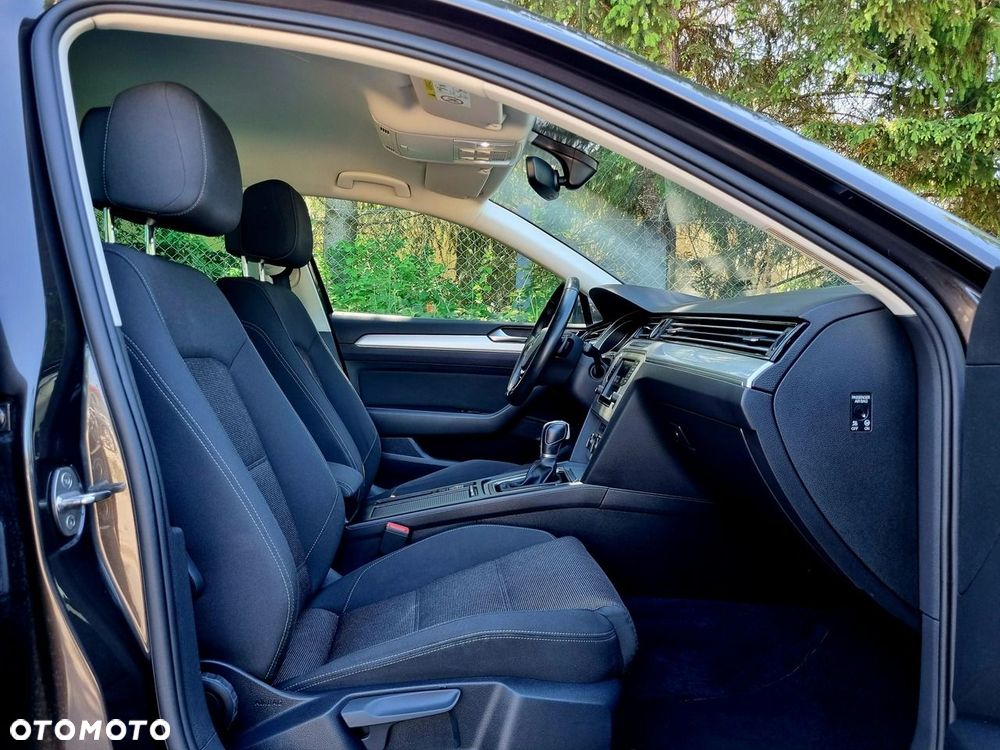 Volkswagen Passat - 11