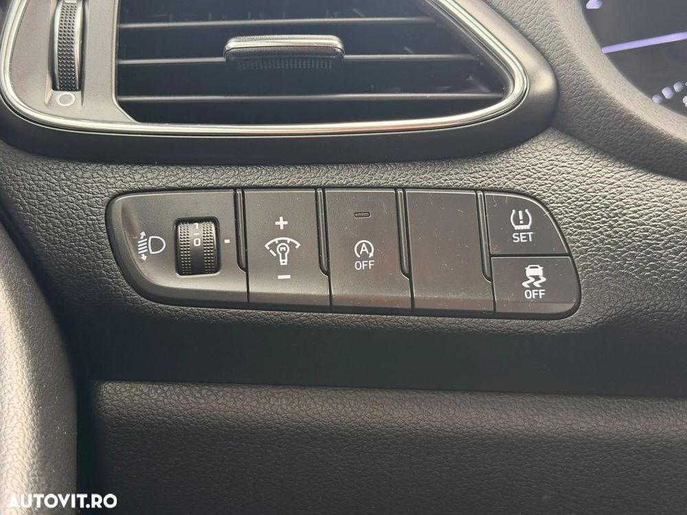 Hyundai i30 1.5 110CP 5DR M/T Comfort - 24