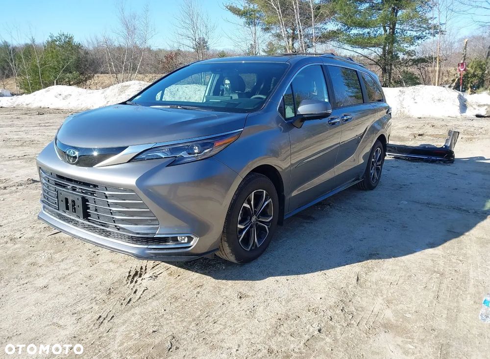 Toyota Sienna - 3