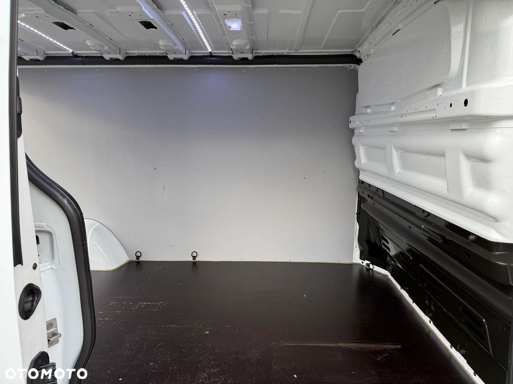 Renault Trafic 2,0 L2H1 - 12