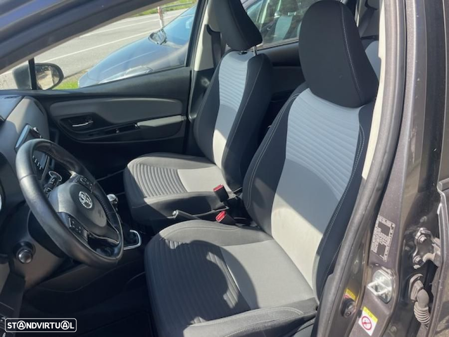 Toyota Yaris 1.4 D-4D Comfort+P.Style - 6