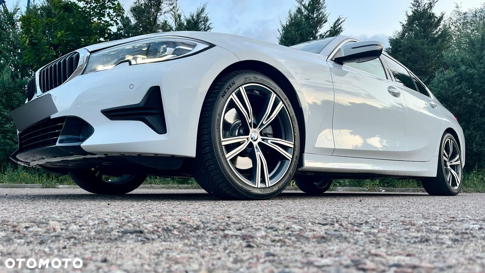 BMW Seria 3 330i Sport Line - 31
