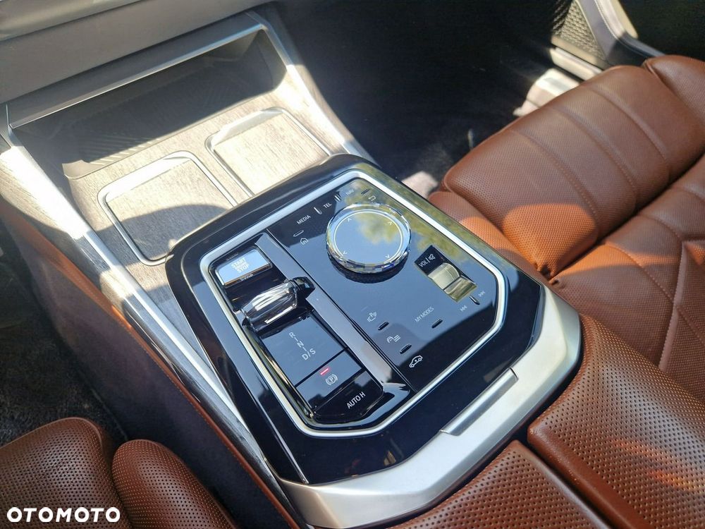 BMW Seria 7 - 18