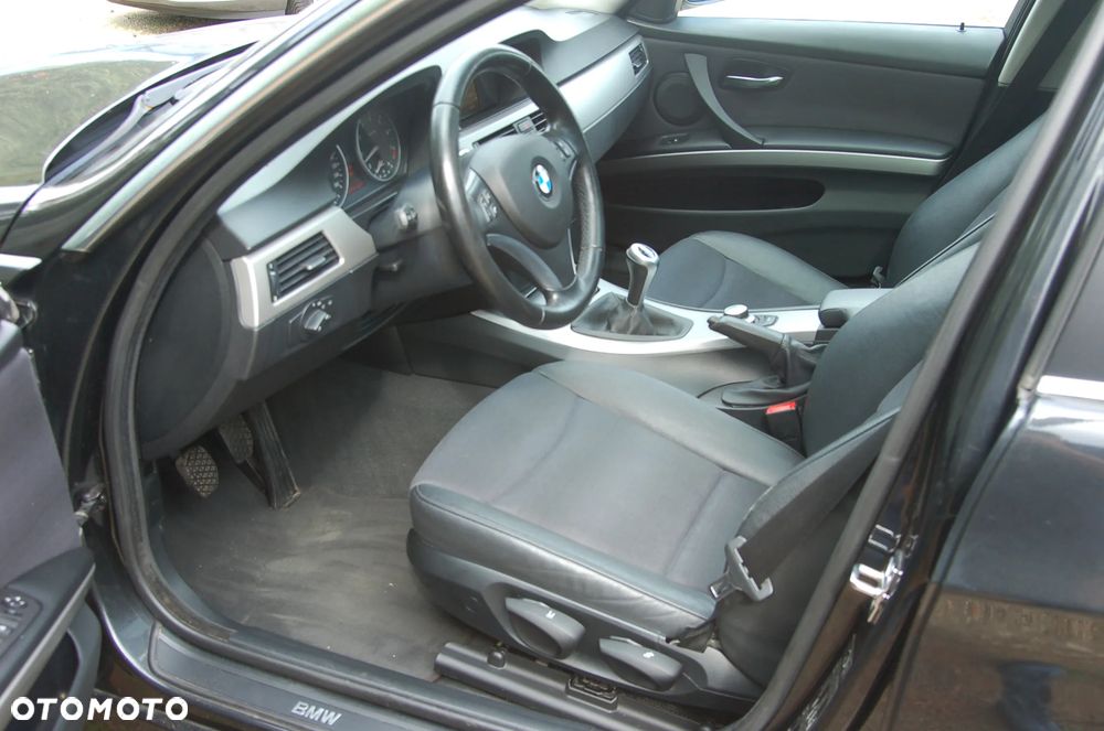BMW Seria 3 325i - 27