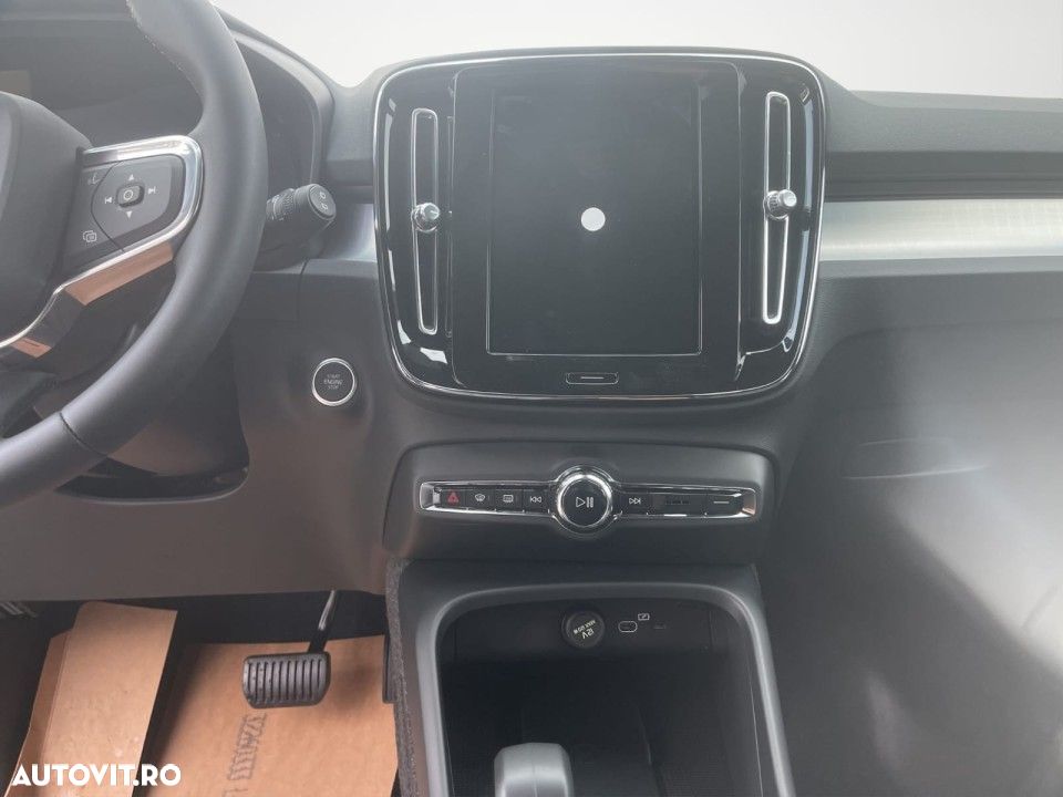 Volvo XC 40 B4 AT FWD MHEV Plus Dark - 15