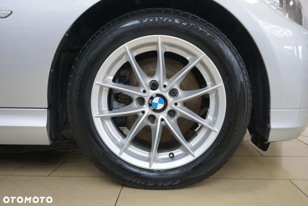 BMW Seria 3 318d - 11